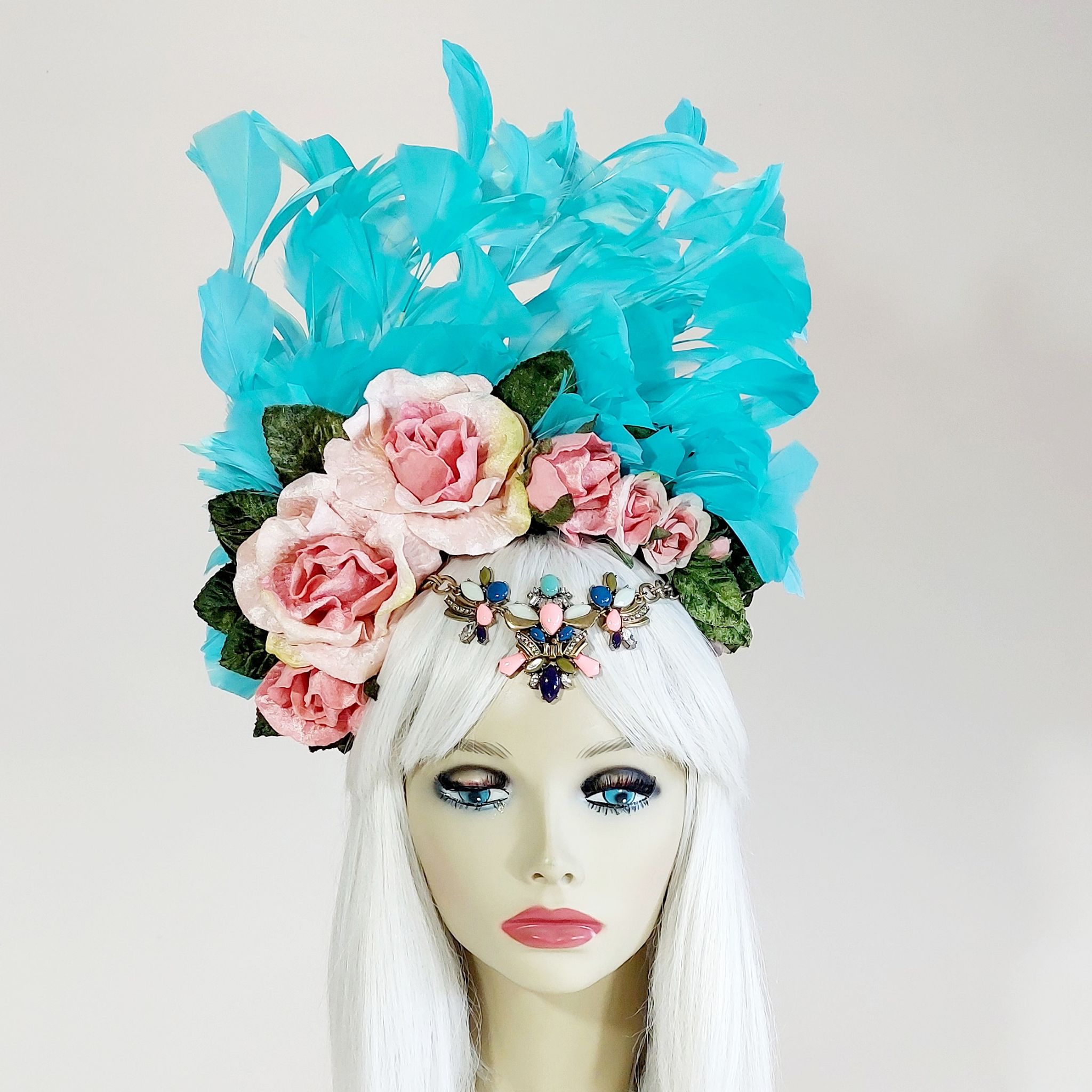 a gorgeous feathered fascinator for the races