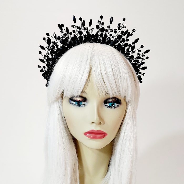 a black crystal headpiece for the races and the derby day races